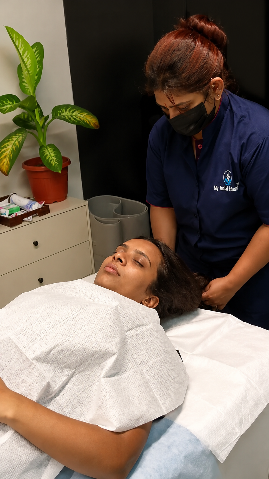 My Home Wellness therapist giving a relaxing session at a client's home